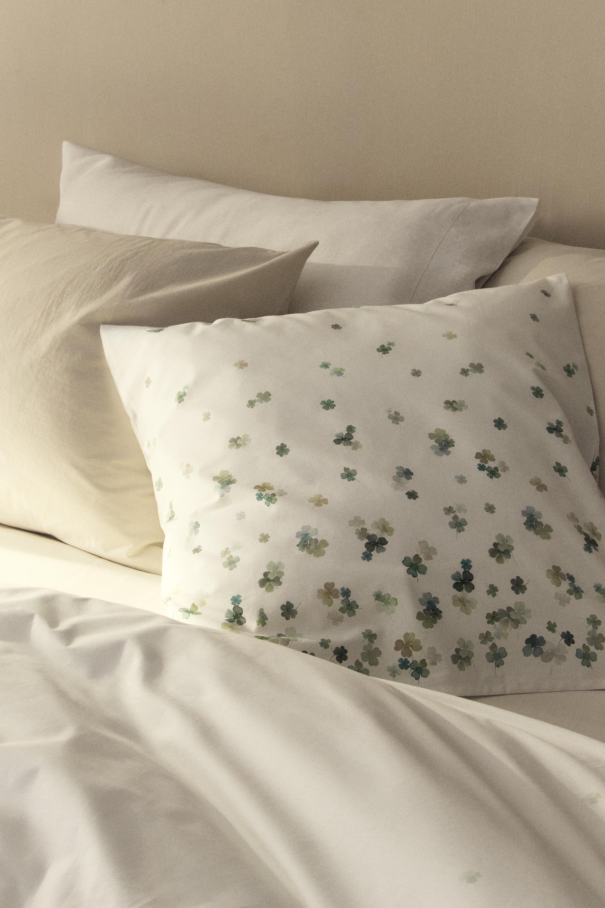 PERCALE COTTON PILLOWCASE WITH CLOVER DESIGN